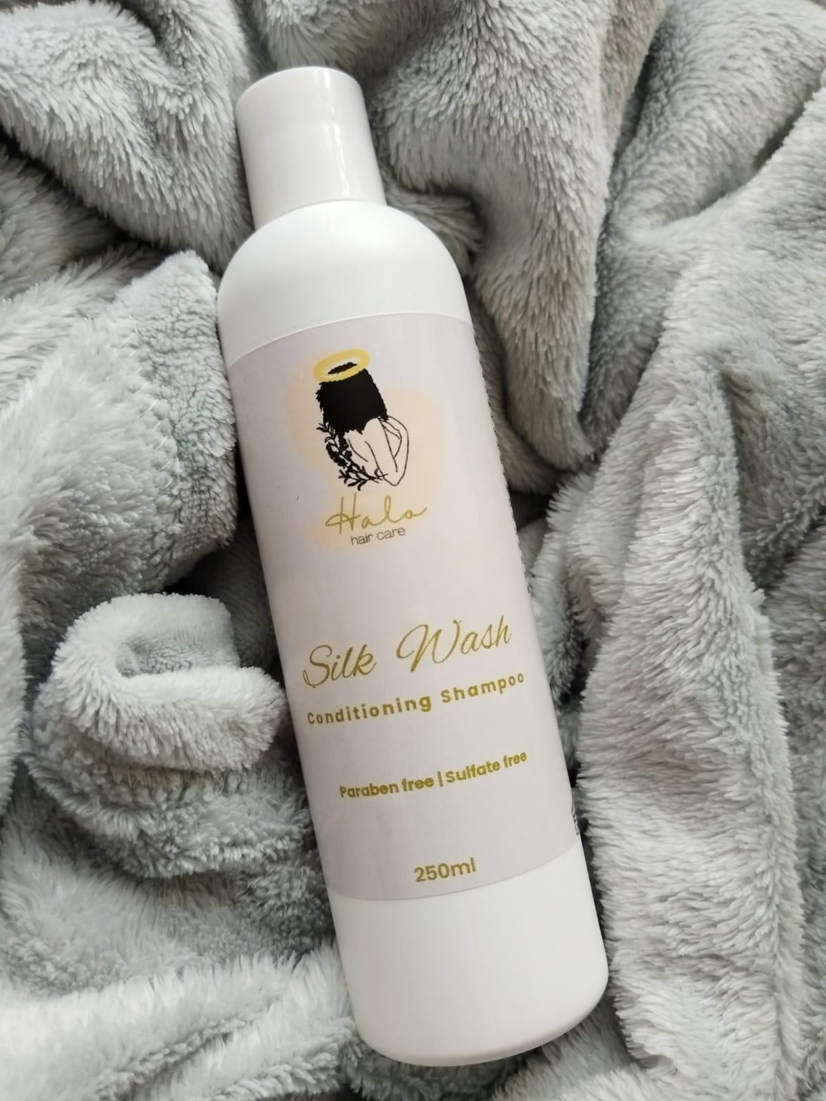 Halo Hair organic conditioning shampoo for textured and natural hair — R140